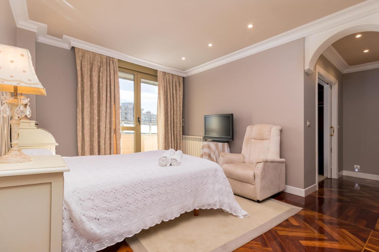 Apartamento Luminoso Cerca Playa Sardinero Con Parking Privado Santander Exterior photo